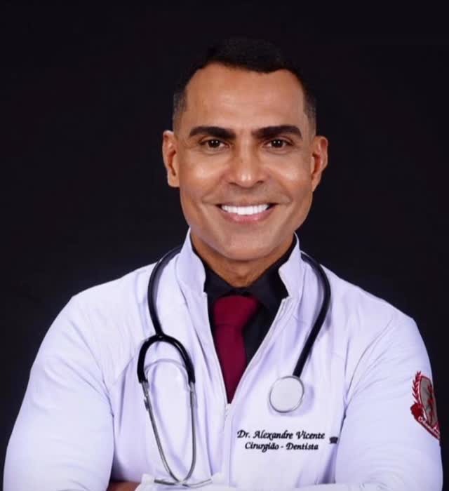 Dr. Alexandre Vicente, cirurgião-dentista em Recife